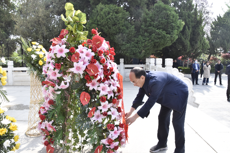 集團(tuán)公司黨委赴蘭考開展黨史學(xué)習(xí)教育主題實(shí)踐活動(dòng)